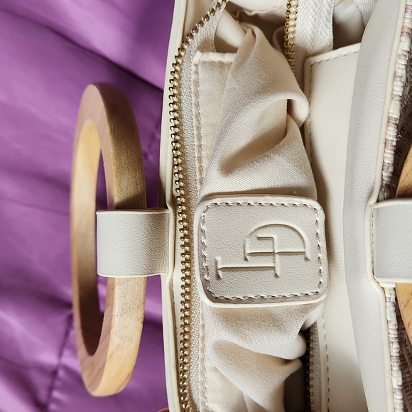 Fashion LD women's cross body/hand bag with wooden handle - Picture 12 of 12